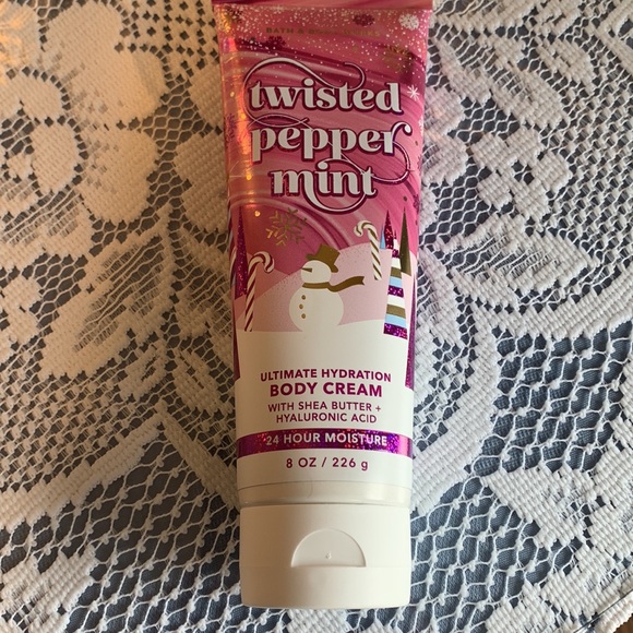 Bath and Body Works Twisted peppermint bundle - Picture 4 of 6